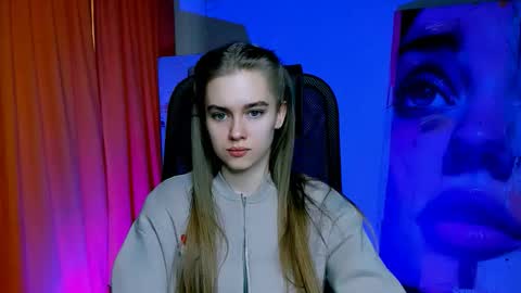 junewoods online show from March 18, 7:13 am