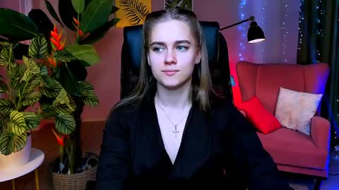 junewoods online show from March 28, 8:36 am