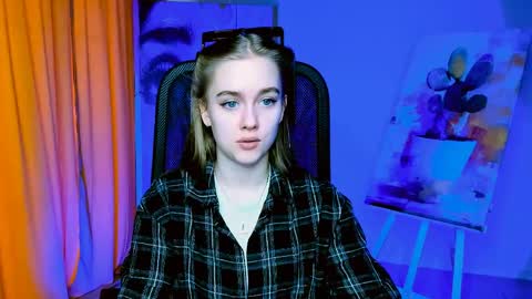 junewoods online show from March 25, 7:22 am