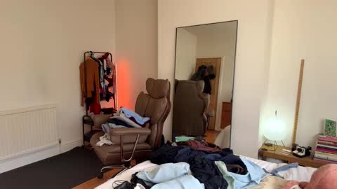 Billie  B  William online show from April 13, 8:37 am