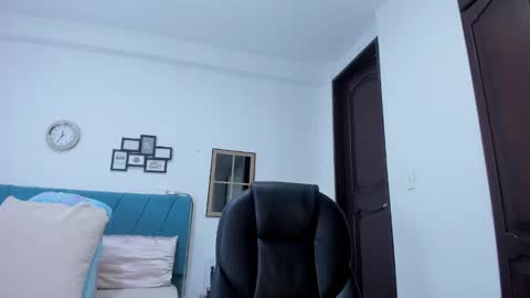 Kamilalopez online show from December 4, 11:49 pm