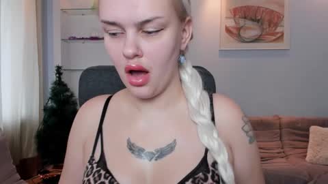 Camila online show from December 5, 8:03 am