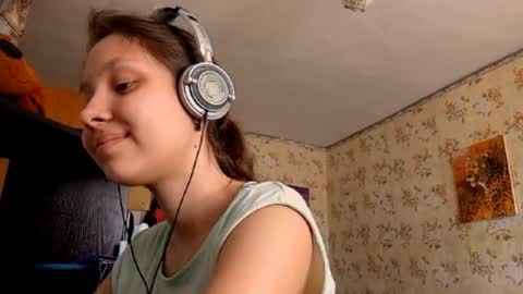 Mari  Simmons online show from September 19, 8:13 am