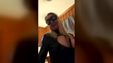 karencougar69 online show from April 11, 6:30 am