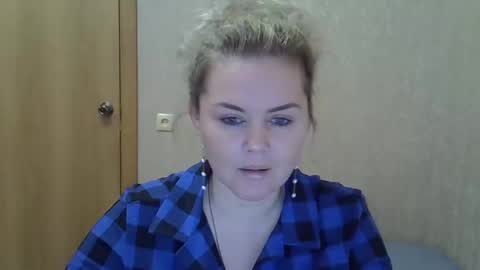 karennelsonx online show from March 24, 10:20 am