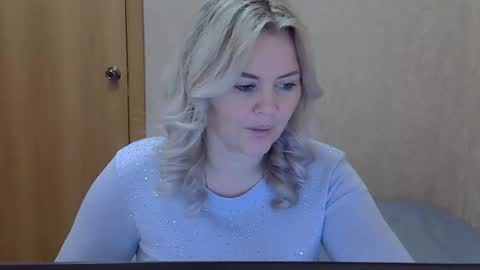 karennelsonx online show from January 16, 11:17 am