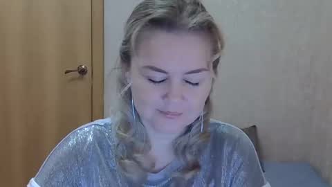 karennelsonx online show from December 3, 3:25 pm