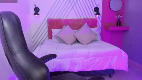 Kari  online show from March 13, 1:12 pm