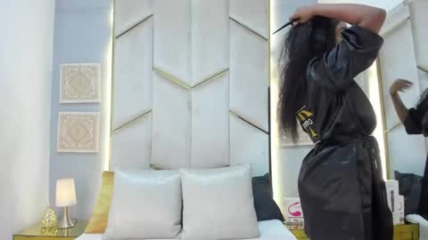 karinaacox online show from March 28, 12:37 pm