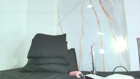 karla_hilton1 online show from April 25, 12:41 pm