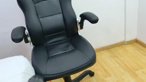 Karla Ortiz  online show from March 31, 1:00 pm