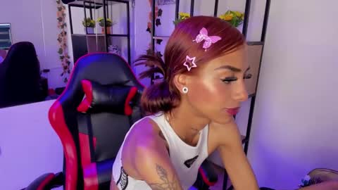 karlaslutskinny__ online show from November 28, 4:04 am