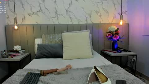 karlla_brown online show from April 4, 12:37 pm