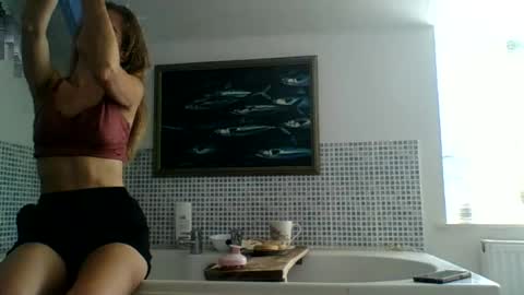 Karma Queen online show from August 1, 10:50 am