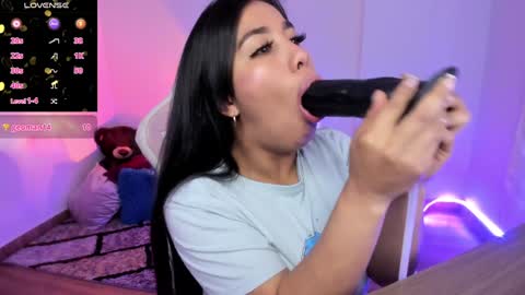 Snapshot of karol_ivonne chatting on December 12, 11:25 pm karol online show from December 12, 11:25 pm