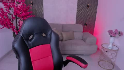 karol_priston online show from April 2, 3:15 am