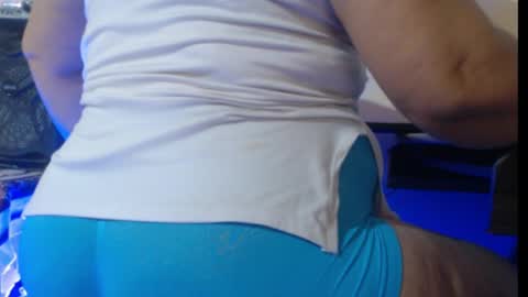 karolbb21 online show from April 19, 6:10 pm