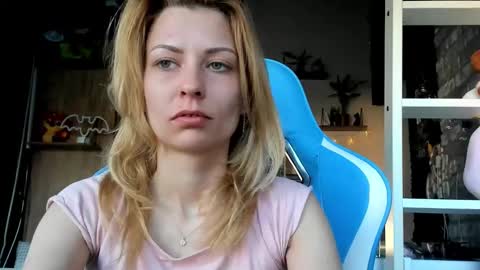 karoline121 online show from March 13, 5:42 am