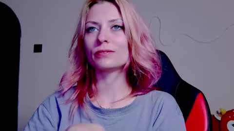 karoline121 online show from November 27, 6:22 pm