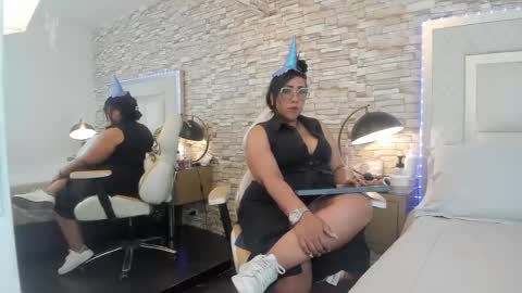karolwestt online show from October 3, 1:38 pm