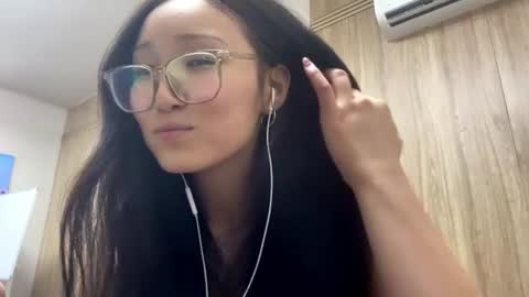 Mia online show from July 4, 12:12 pm