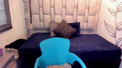 K A T A  H O O T online show from November 6, 8:04 pm