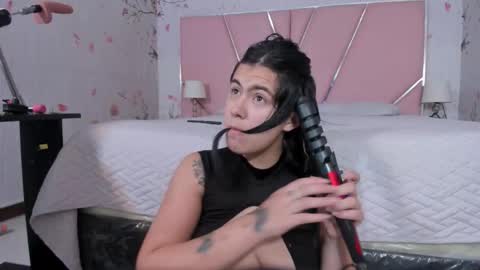 Snapshot of katalellastarr chatting on September 20, 1:27 am KatalellaStarr online show from September 20, 1:27 am