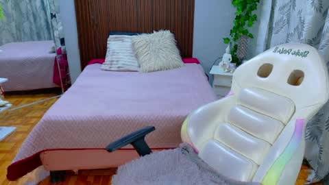 kate online show from April 4, 9:35 pm