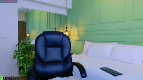 Kat online show from April 22, 11:51 am