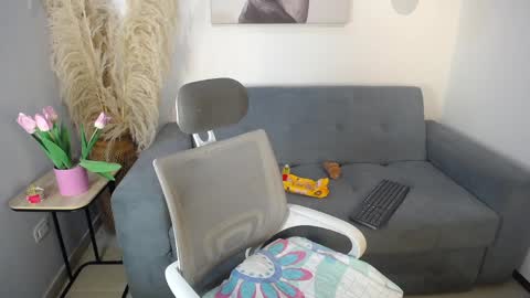 Kate  online show from April 12, 1:58 pm