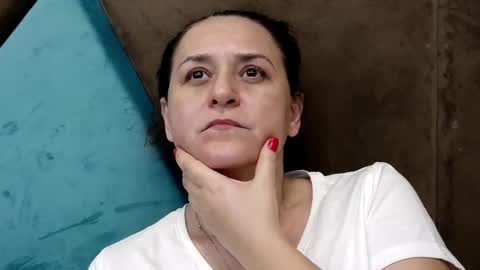 KateQueenston --  online show from December 5, 7:04 pm