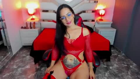 kate Tompson online show from November 19, 8:09 pm