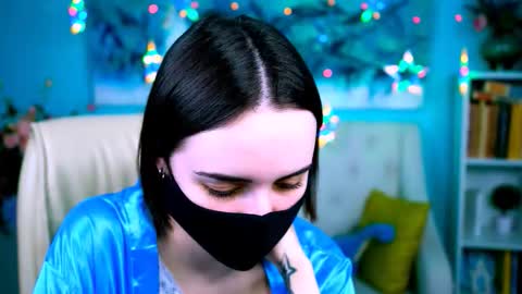 katewillows online show from March 26, 4:36 am