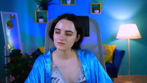 katewillows online show from February 9, 8:49 am