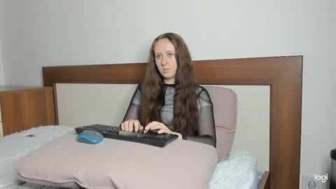 katharinedaggett online show from October 20, 1:58 pm