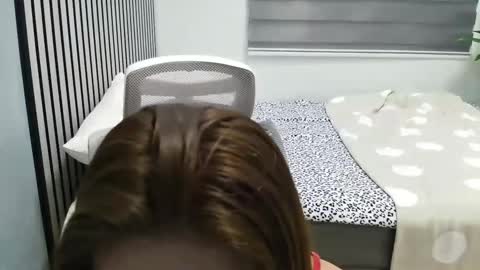 Snapshot of katiefrox_ chatting on December 8, 12:08 pm katiefrox  online show from December 8, 12:08 pm