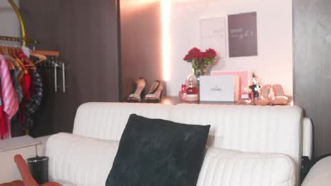 K A T L Y N  online show from April 11, 6:00 pm