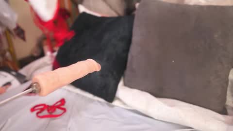 K A T L Y N  online show from October 31, 8:35 pm