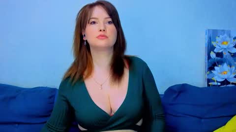 katniss_k online show from January 17, 5:04 am