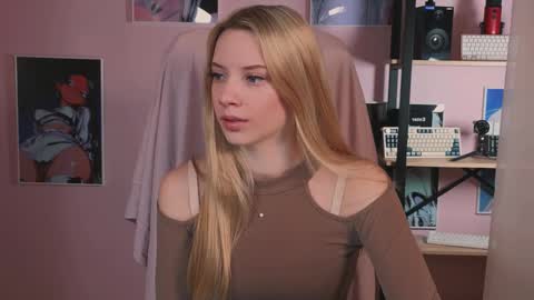 katt_yy online show from October 28, 5:02 am