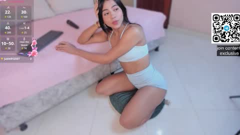 Snapshot of katya_rogerss chatting on October 8, 3:44 am katya online show from October 8, 3:44 am