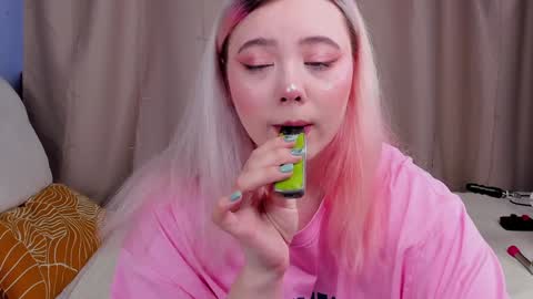 Snapshot of kawaii_yuki chatting on January 25, 8:42 am Yuki online show from January 25, 8:42 am