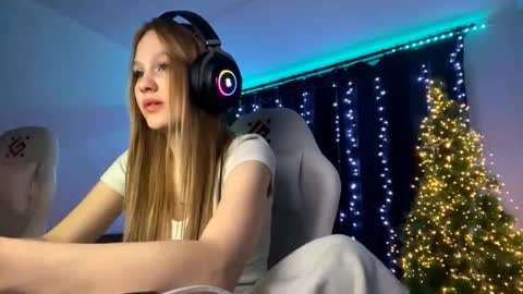 Amia online show from January 10, 1:49 pm