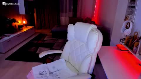 kaylee online show from January 14, 3:39 pm