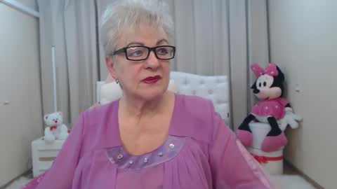 kaylesmoll online show from February 25, 8:18 pm