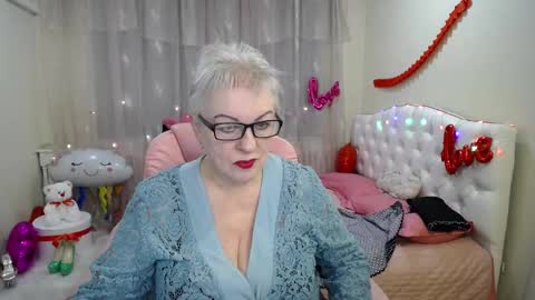 kaylesmoll online show from February 22, 7:10 pm