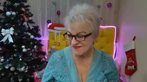 kaylesmoll online show from January 19, 5:15 am