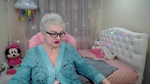 kaylesmoll online show from January 23, 5:45 am