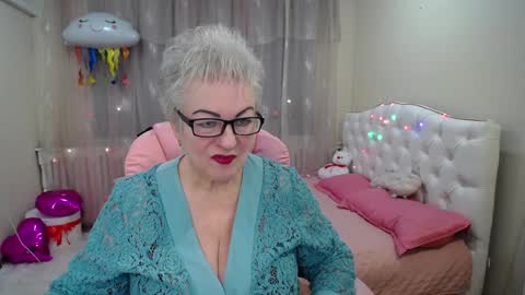 kaylesmoll online show from January 28, 7:42 pm