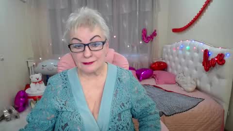 kaylesmoll online show from March 2, 5:23 am